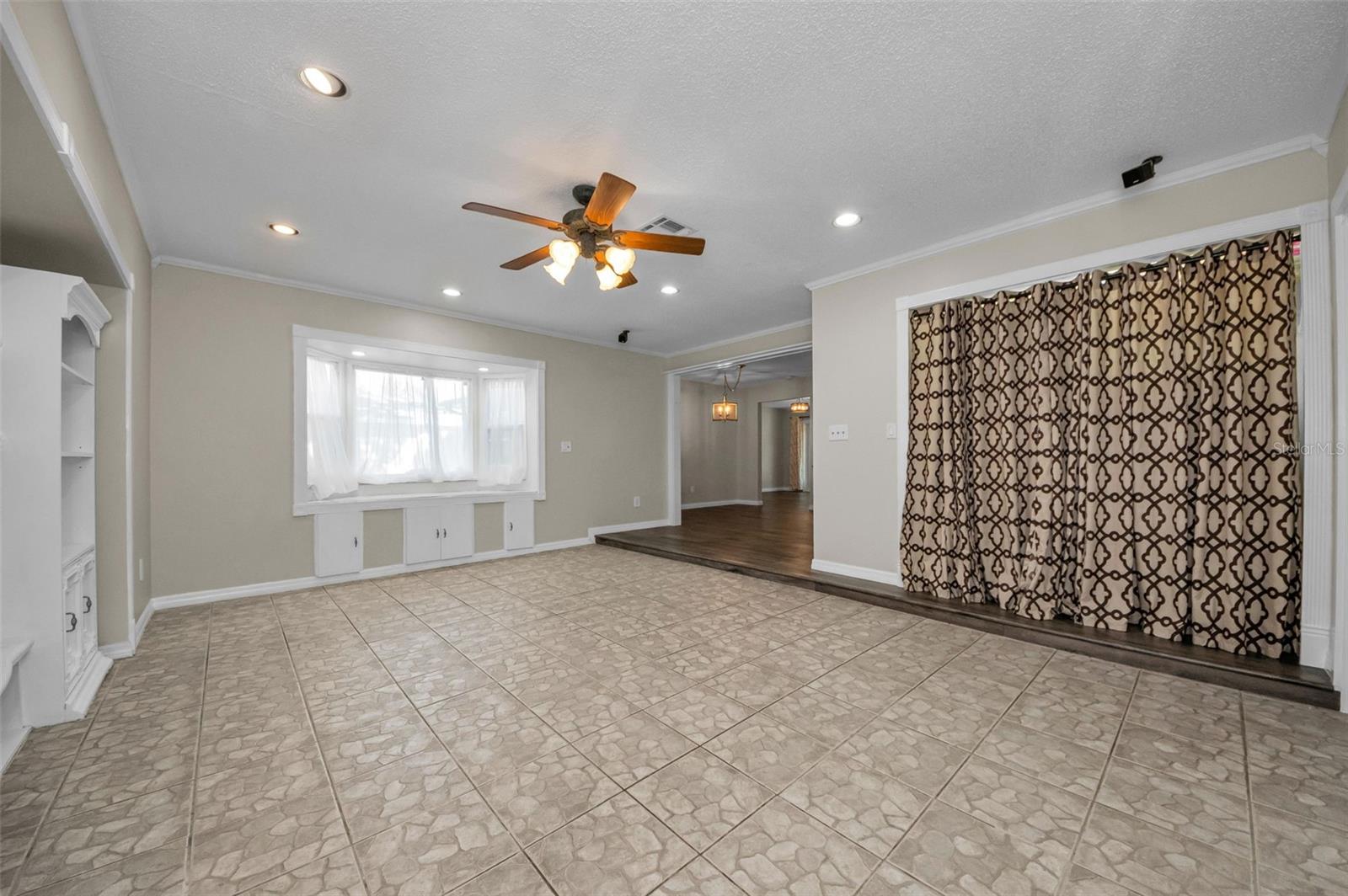 AUTUMN RUN - Residential