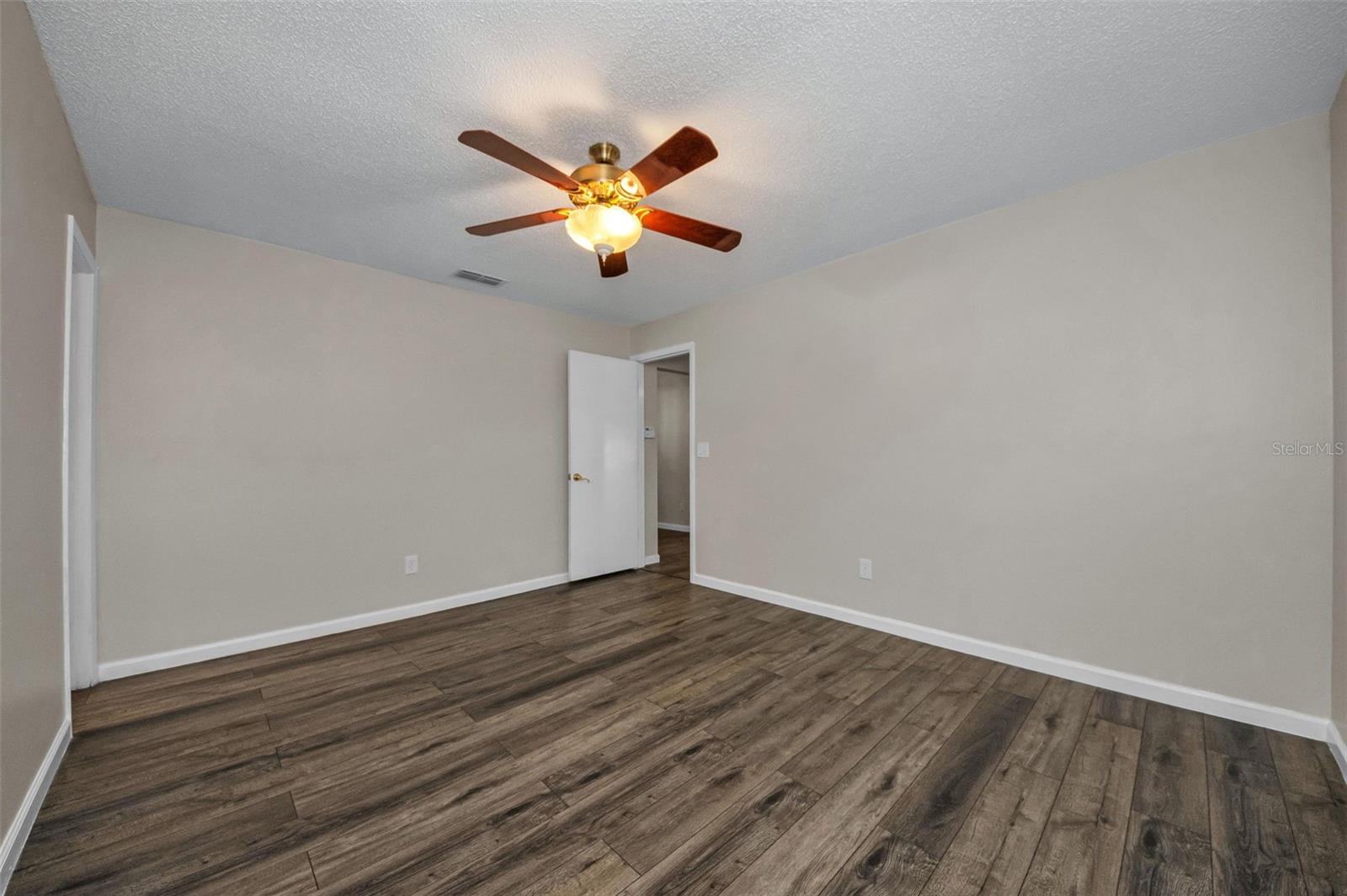 AUTUMN RUN - Residential