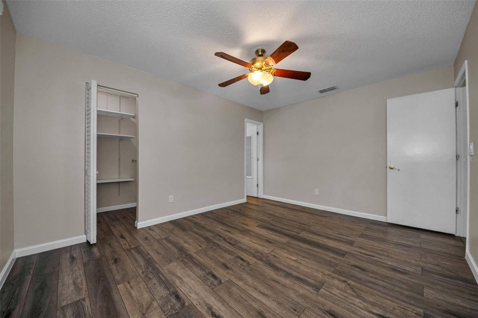 AUTUMN RUN - Residential