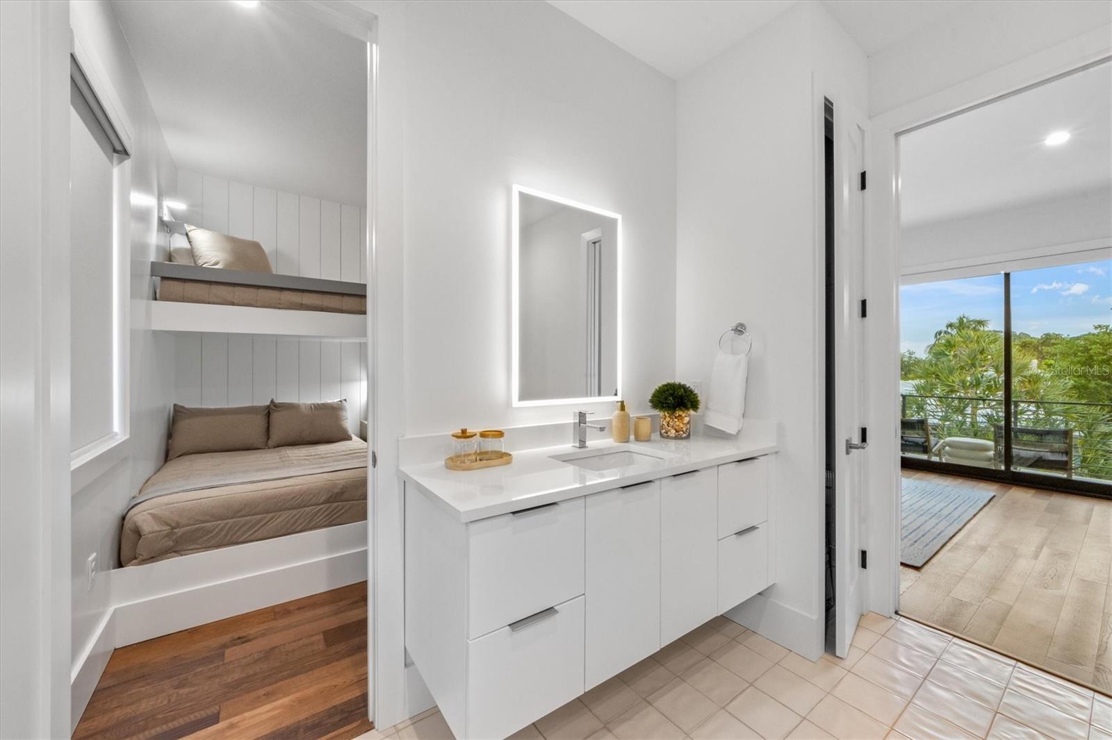 LONG BEACH - Residential