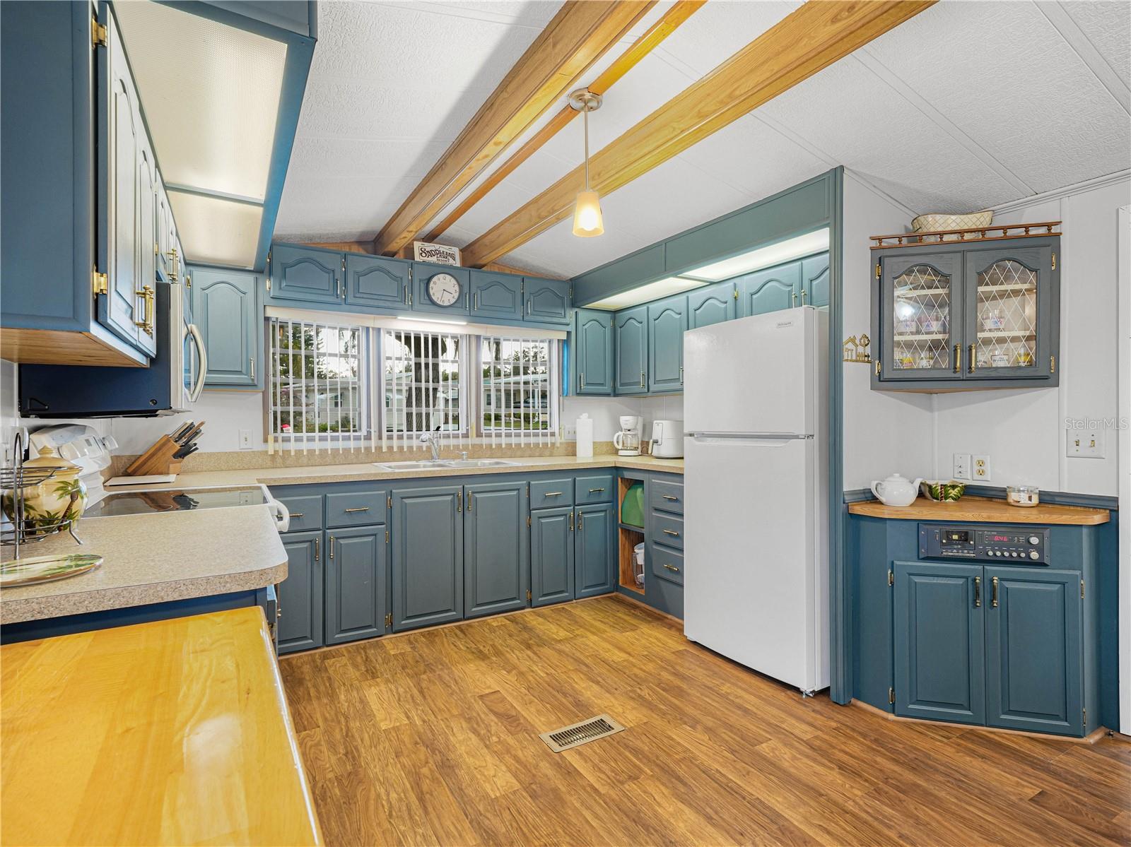 SADDLEBAG LAKE - Residential