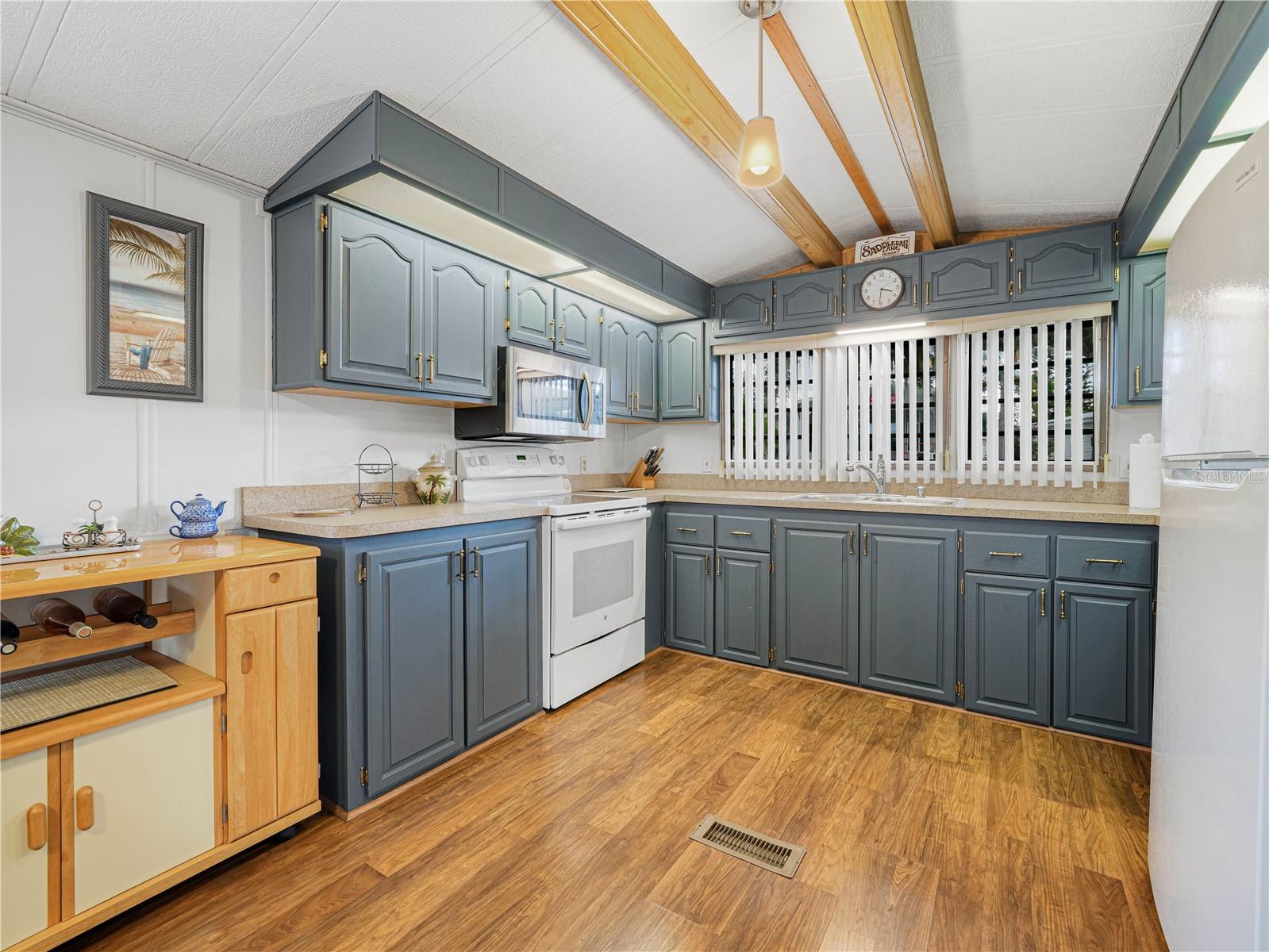 SADDLEBAG LAKE - Residential