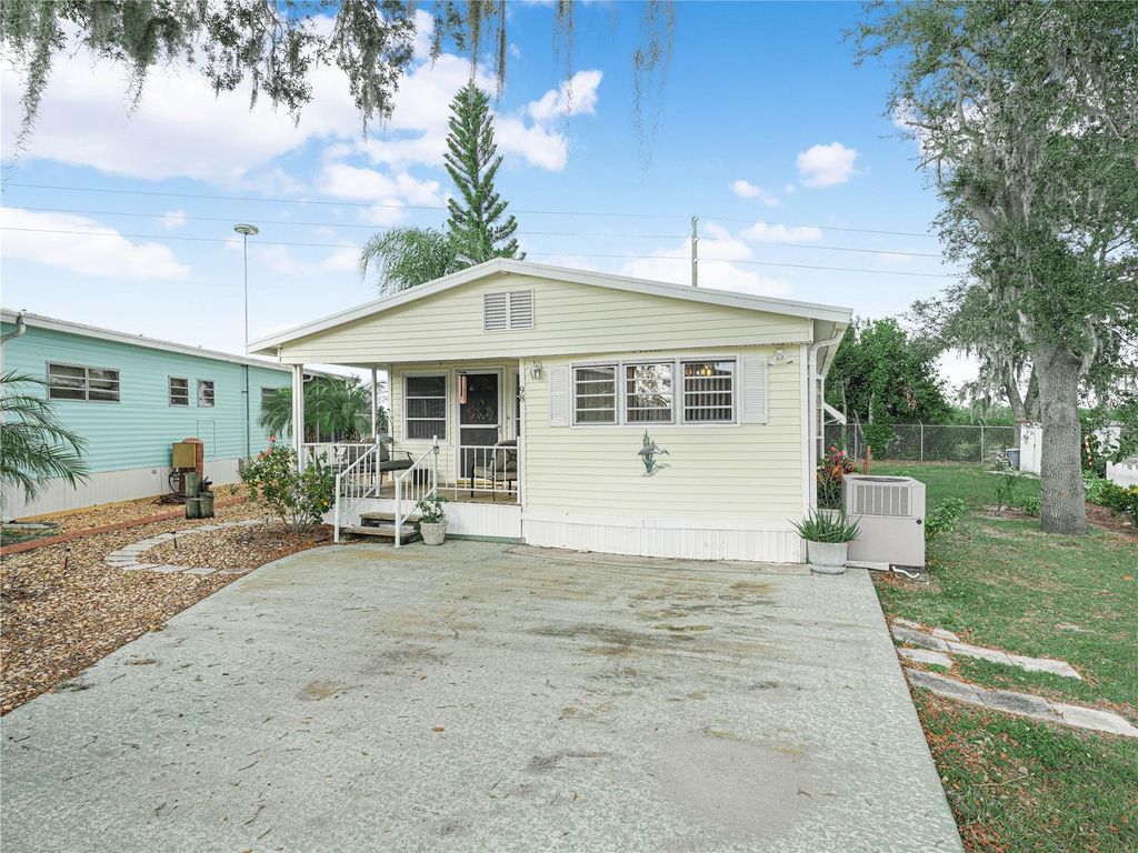 Photo of 98 Saddlebag Trail, Lake Wales, FL 33898 (MLS # K4903181)