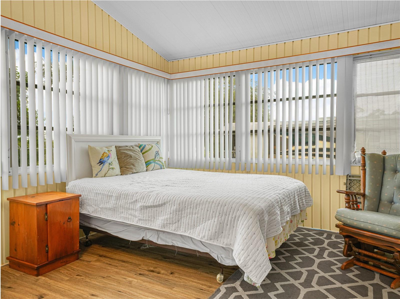 SADDLEBAG LAKE - Residential