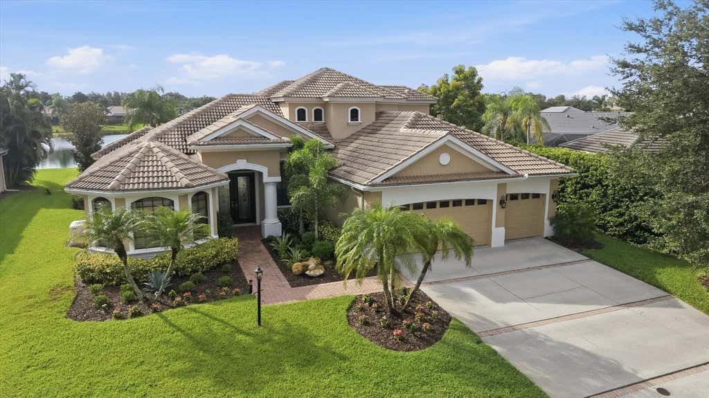 Photo of 6915 Honeysuckle Trail, Lakewood Ranch, FL 34202 (MLS # A4700527)
