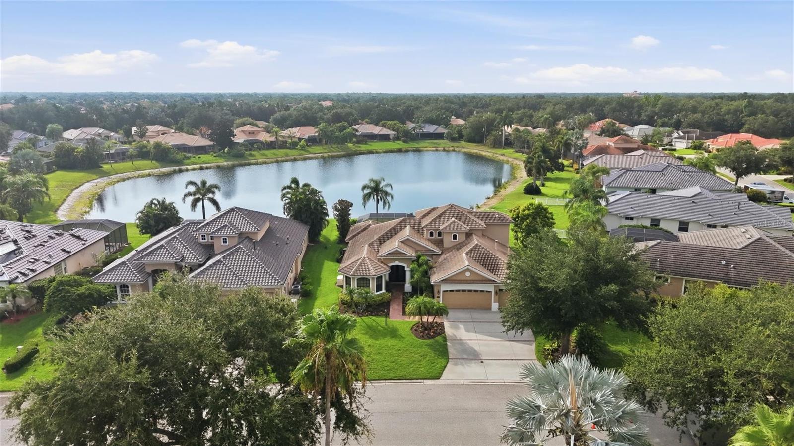 6915 HONEYSUCKLE TRAIL