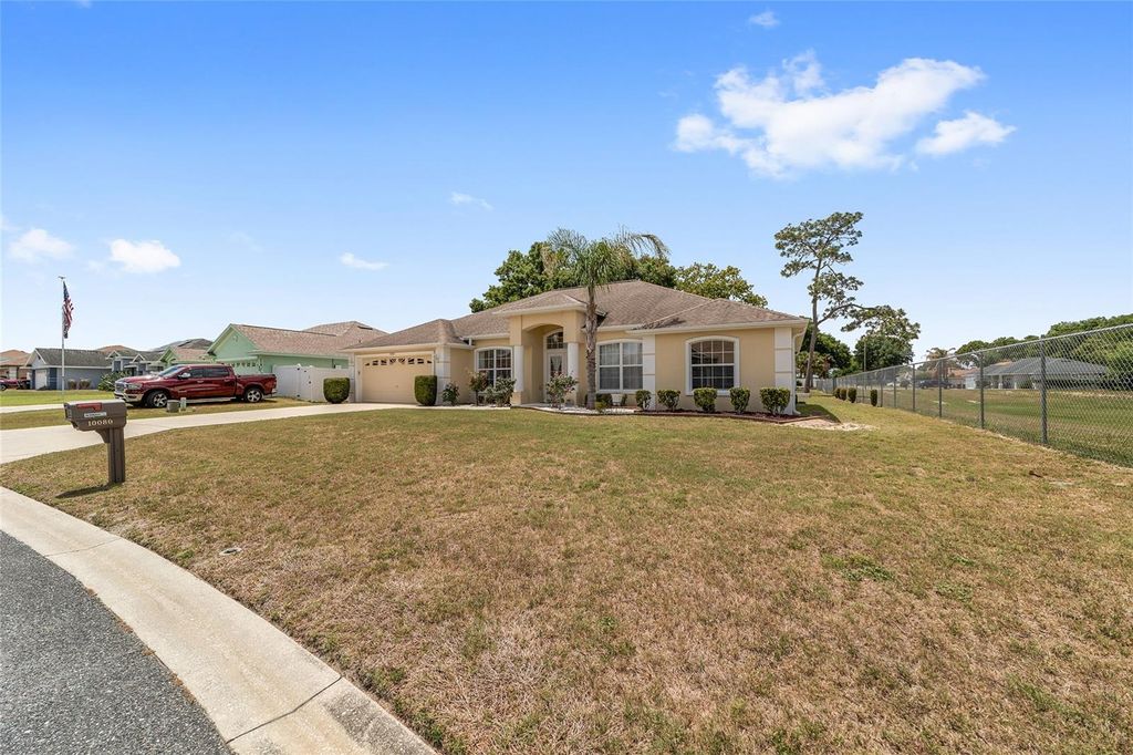 Photo of 10080 SE 69th Avenue, Belleview, FL 34420 (MLS # OM723790)