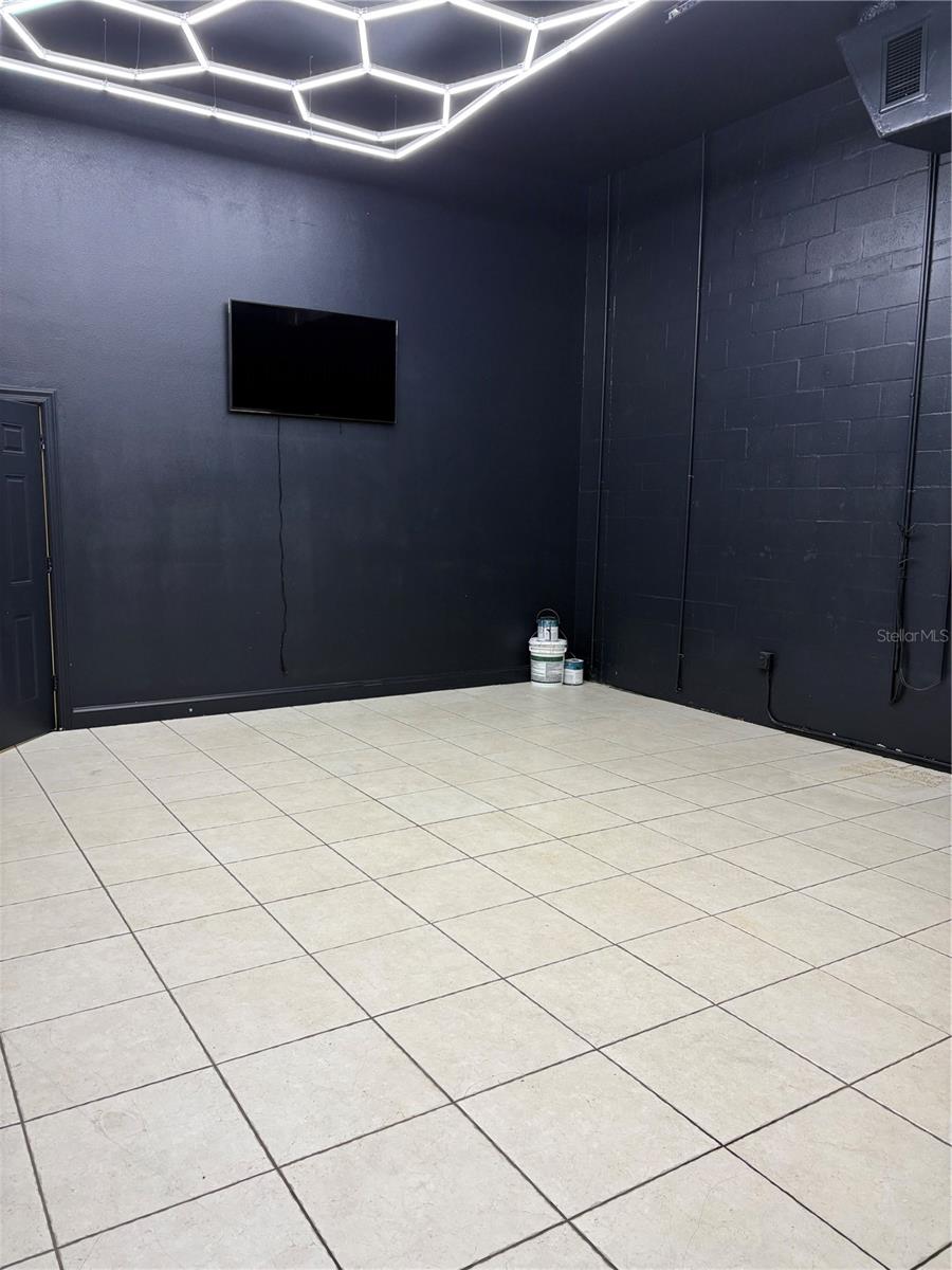 SANDHILL GARDEN PARK COMMER - Commercial Lease