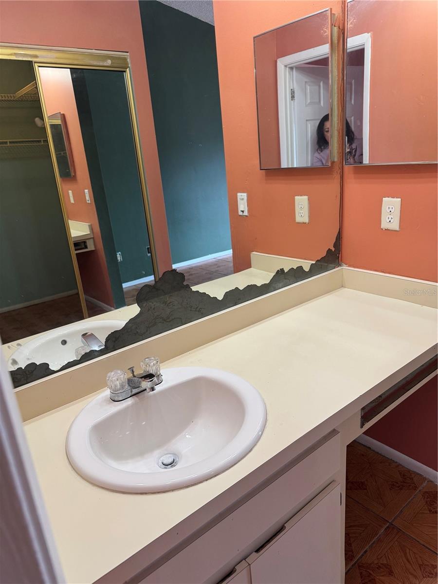 HOWELL COVE 4TH SEC - Residential