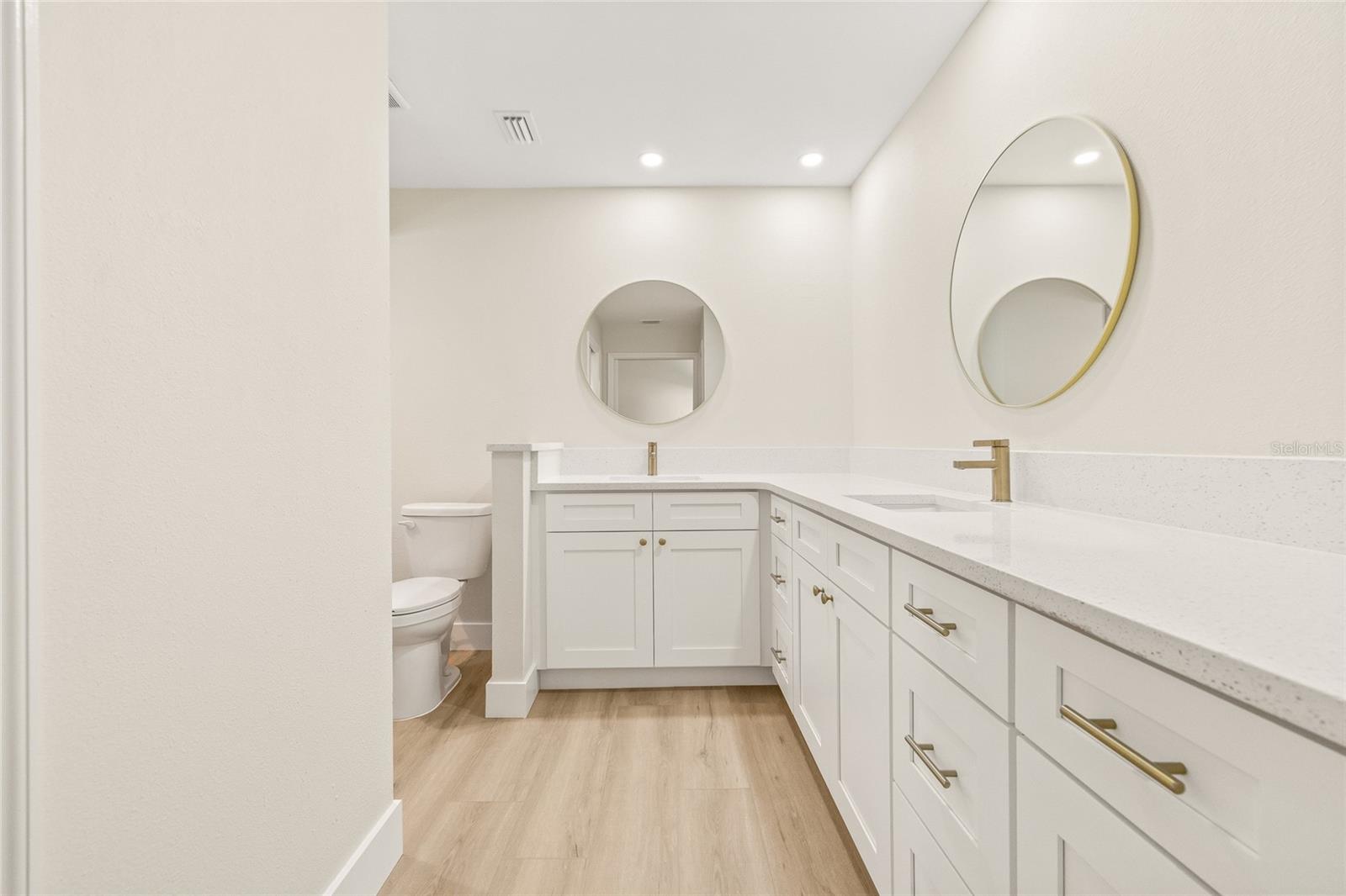 BARRINGTON HILLS - Residential