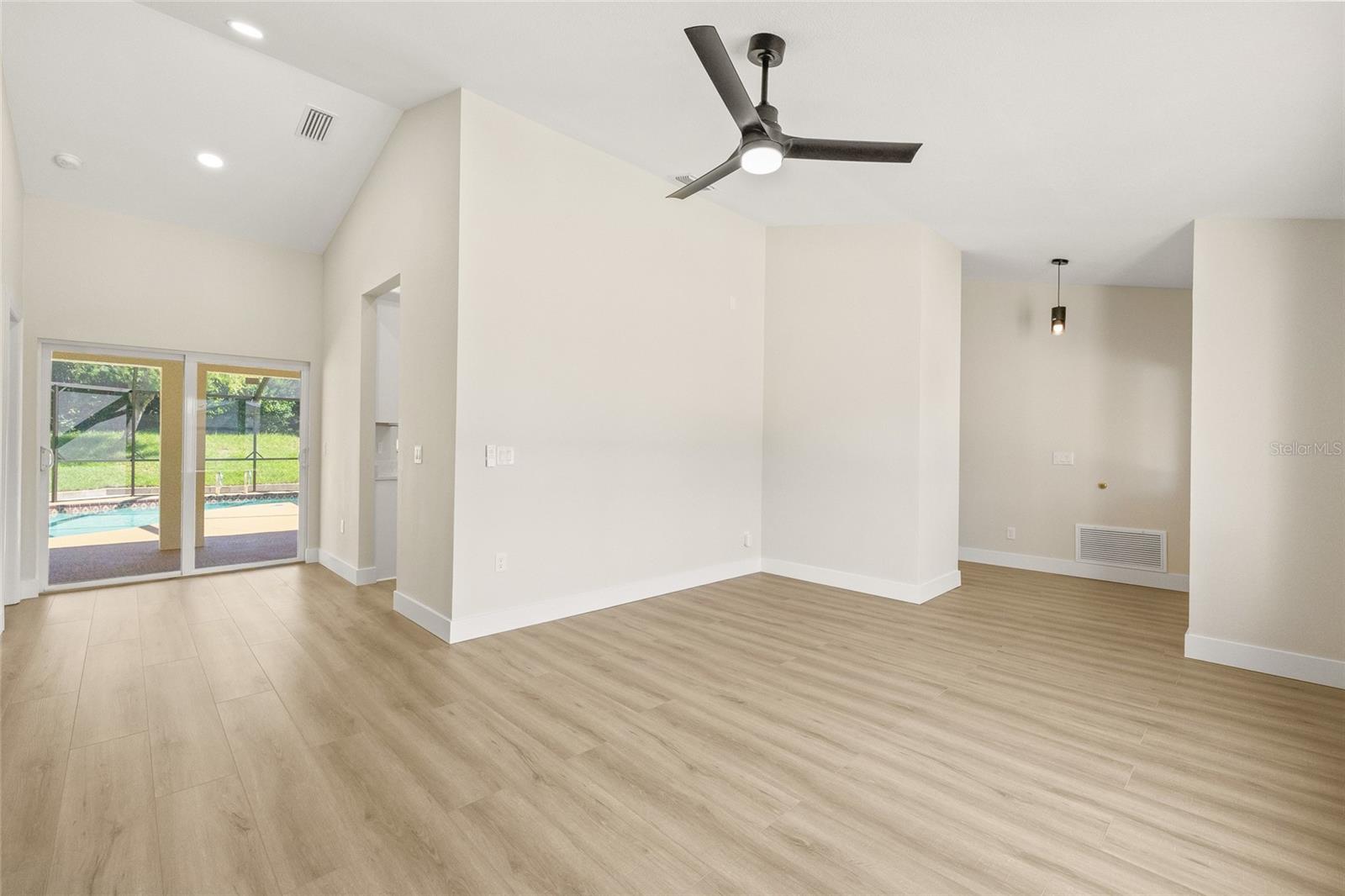 BARRINGTON HILLS - Residential