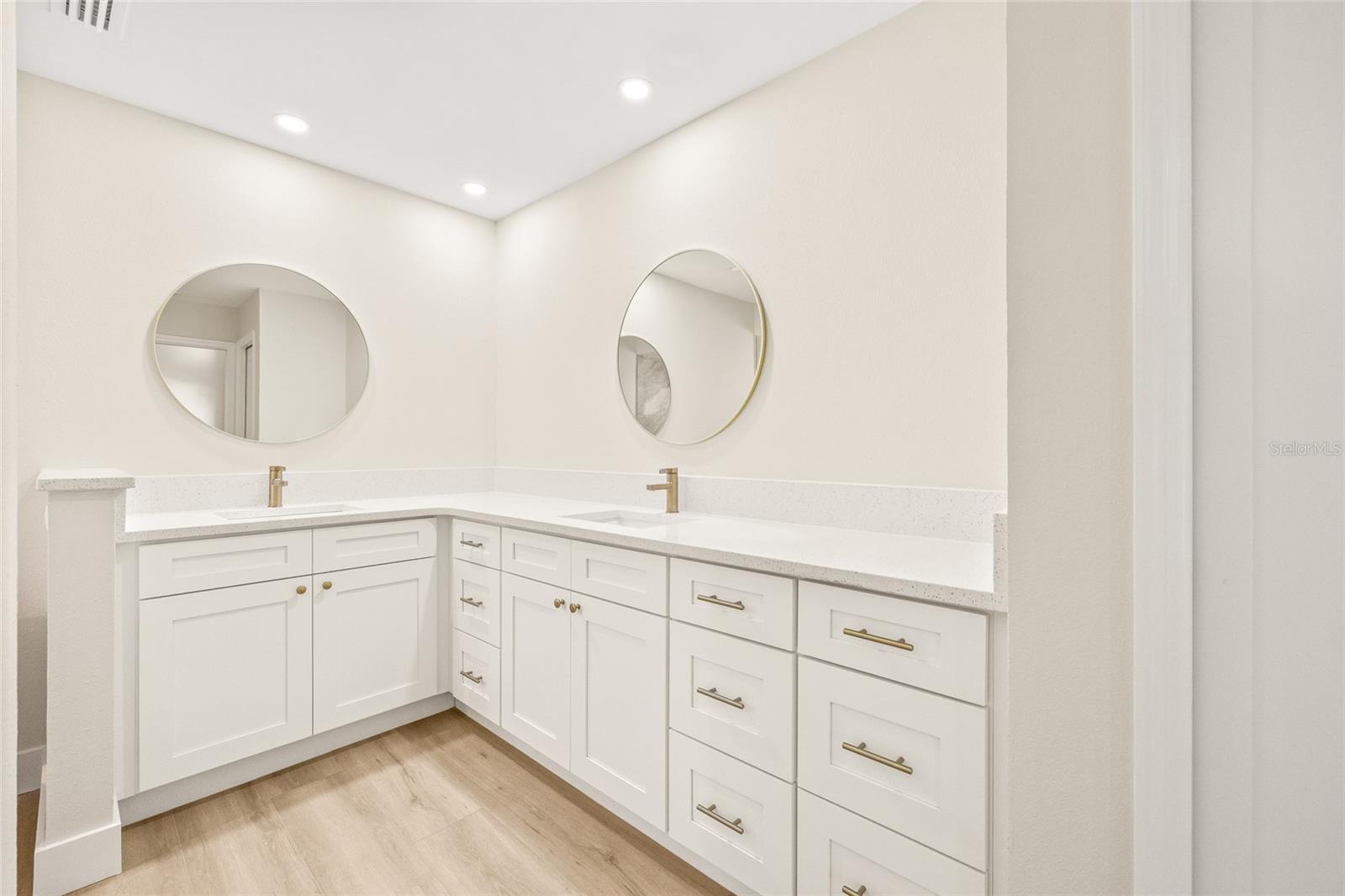 BARRINGTON HILLS - Residential