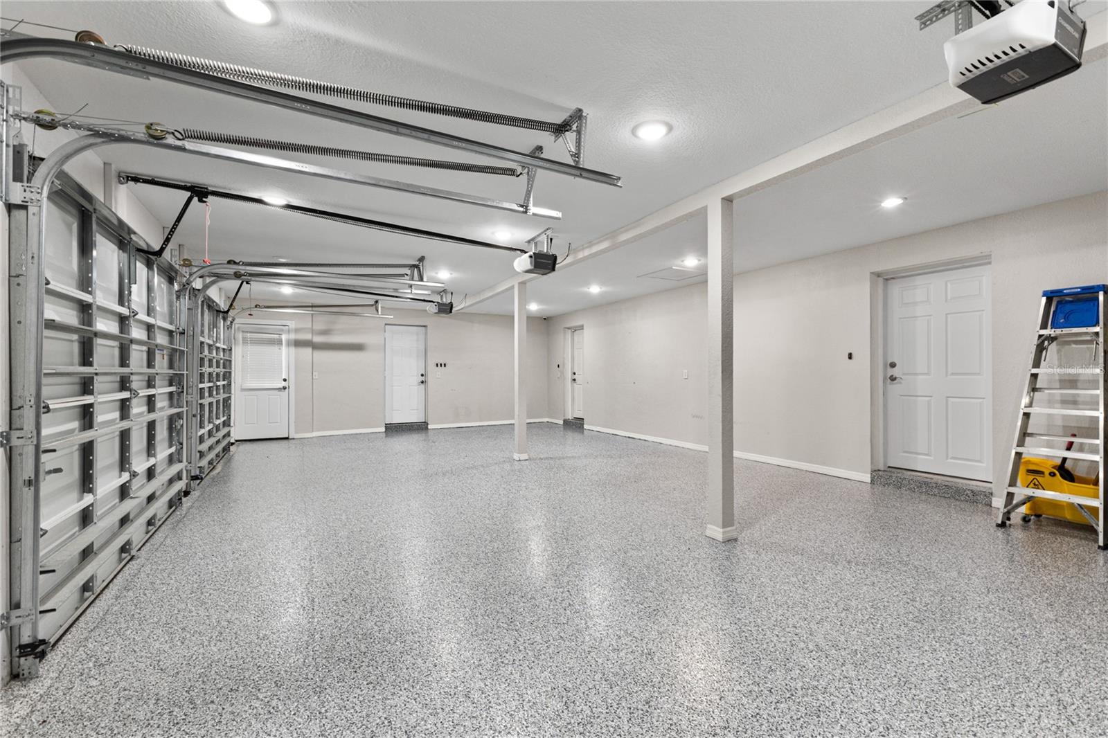 CRENSHAW LAKES - Residential
