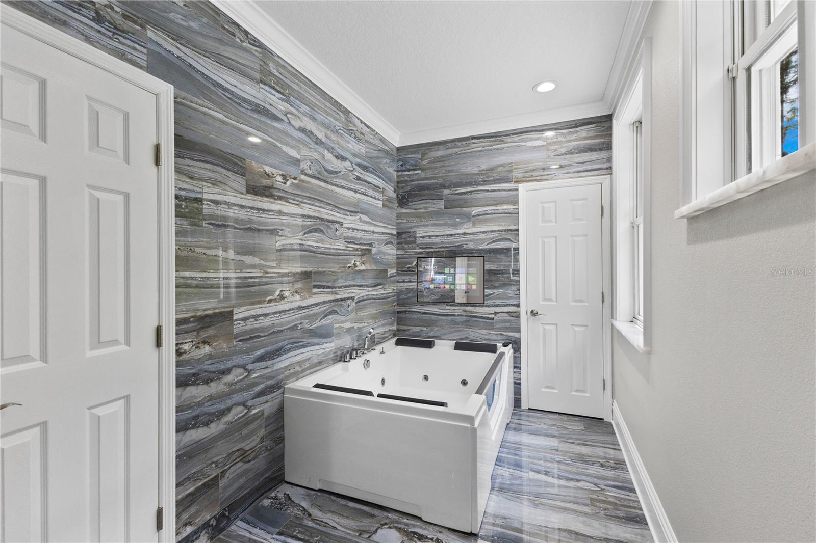 CRENSHAW LAKES - Residential
