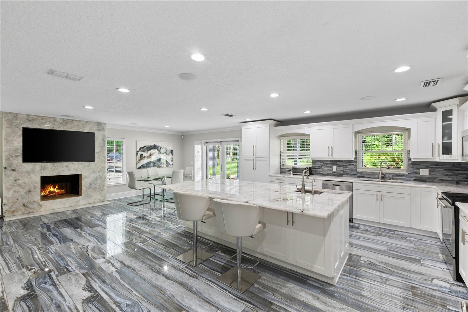 CRENSHAW LAKES - Residential