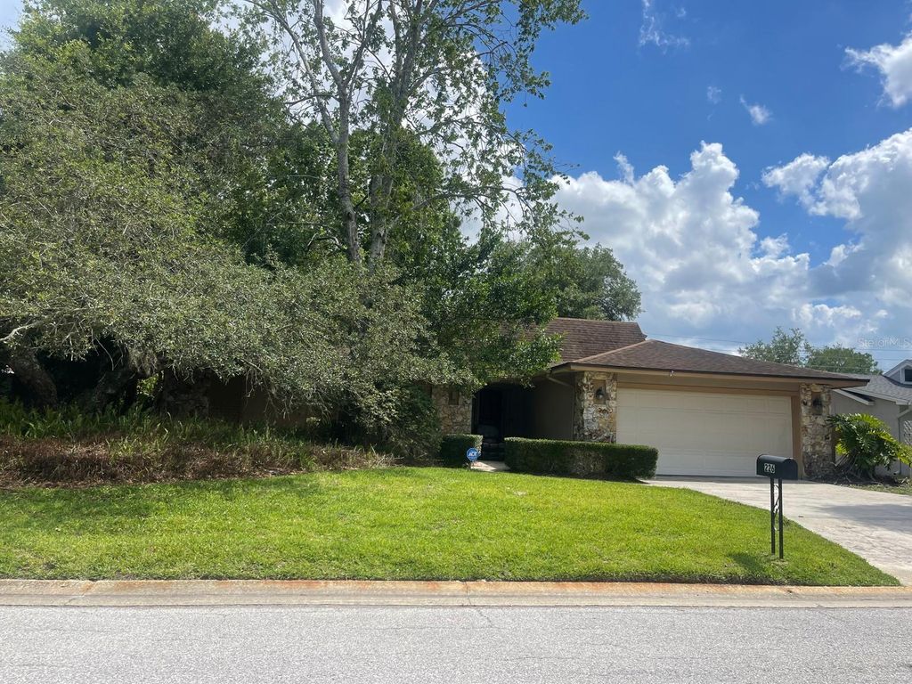 Photo of 226 W Cumberland Circle, Longwood, FL 32779 (MLS # O6408998)