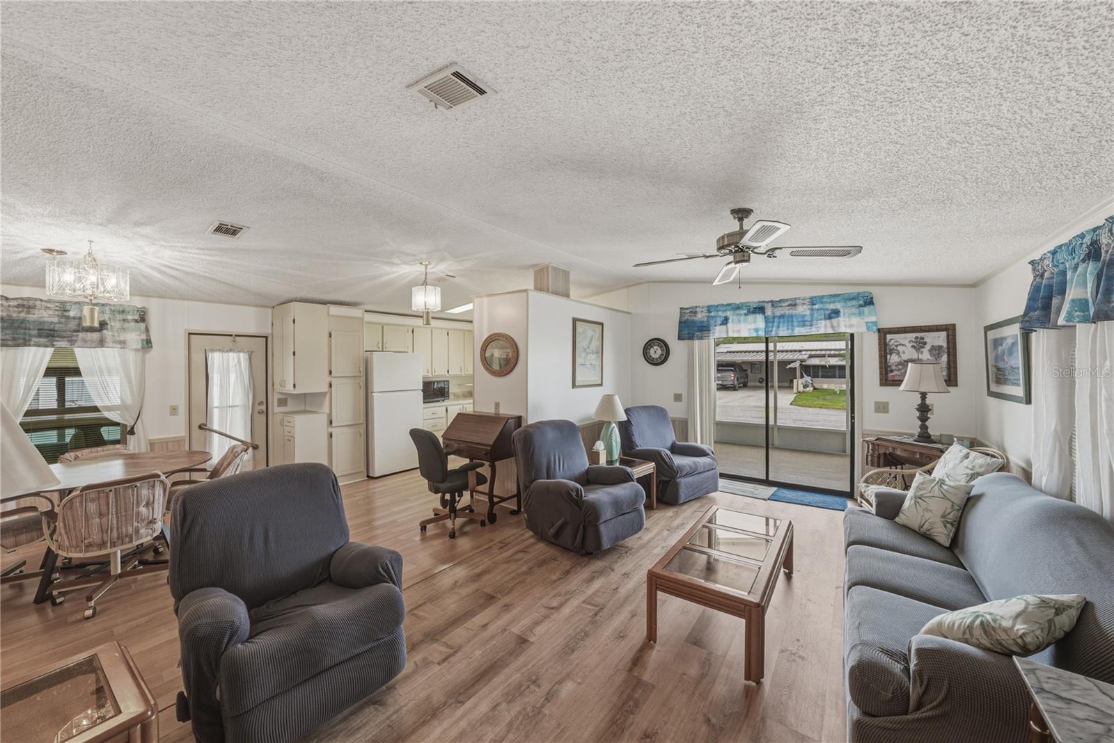 COLONY HILLS COMMUNITY - Residential