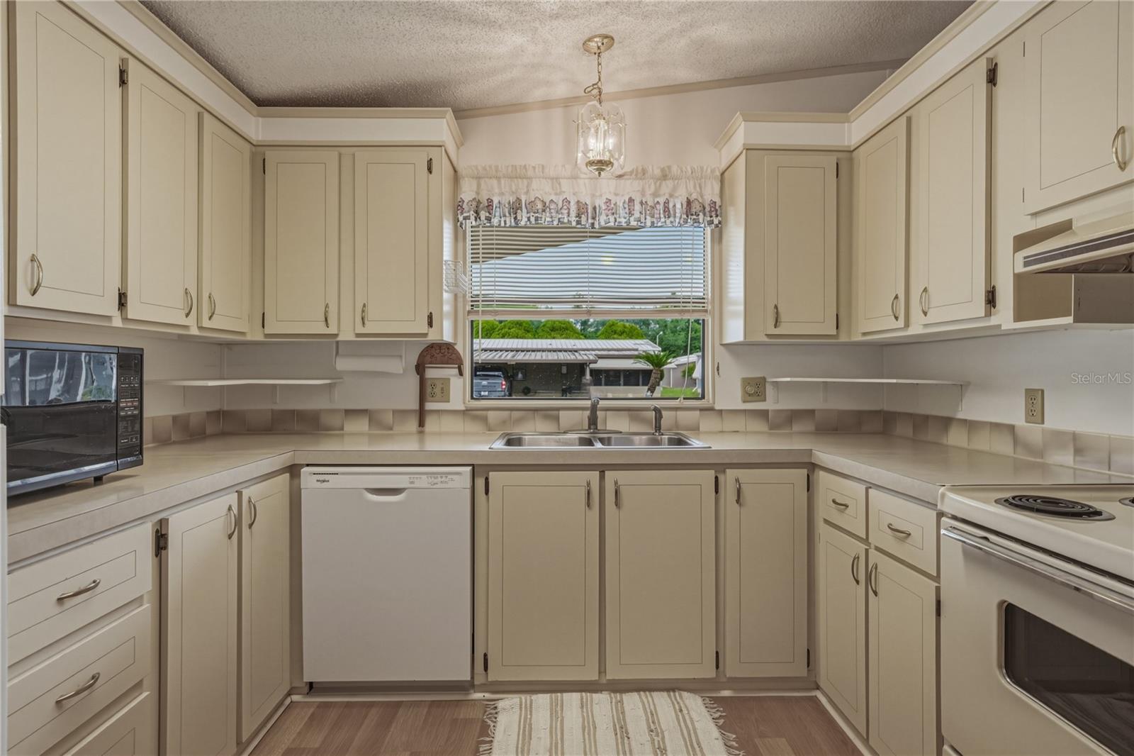 COLONY HILLS COMMUNITY - Residential