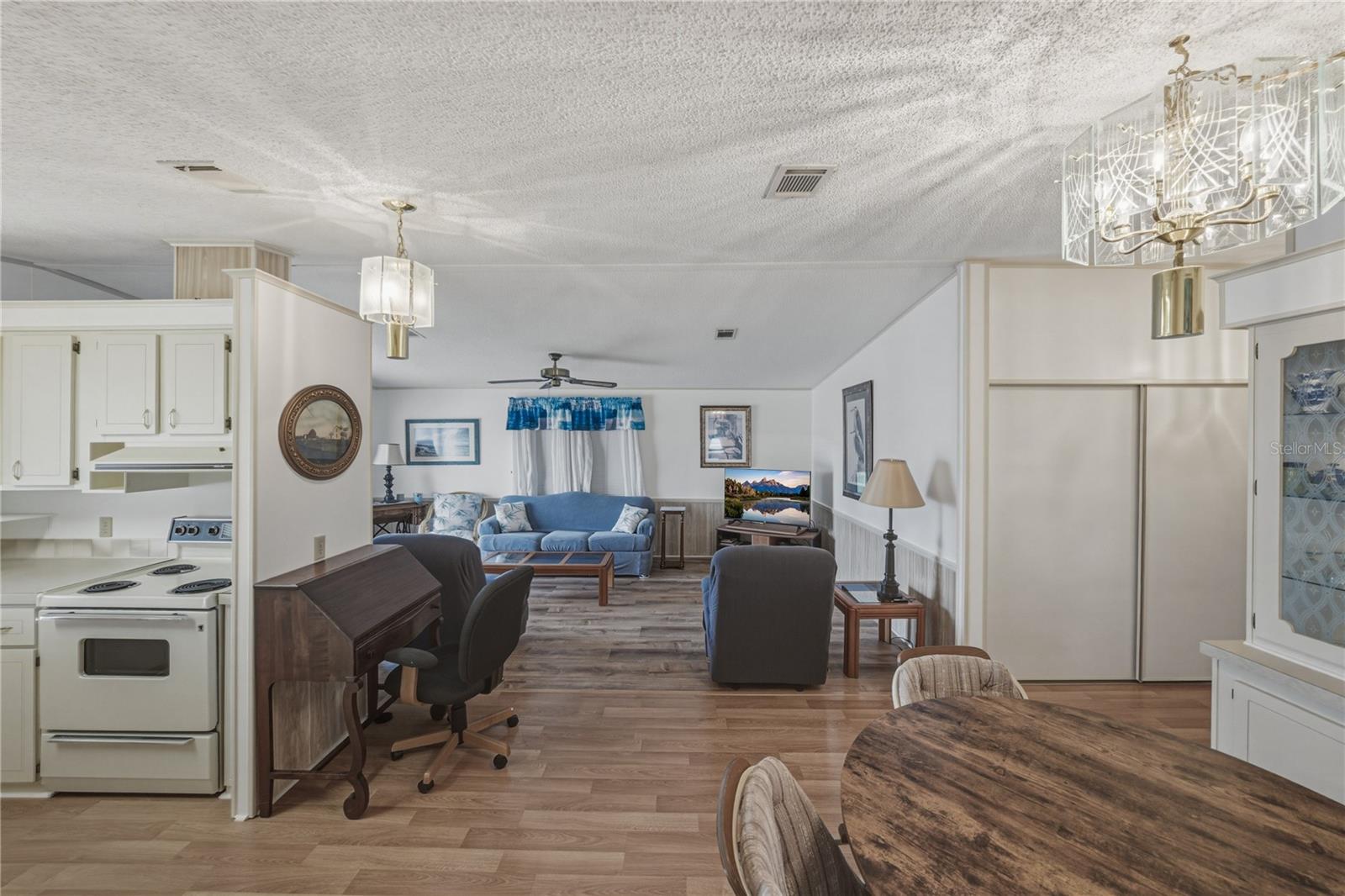 COLONY HILLS COMMUNITY - Residential