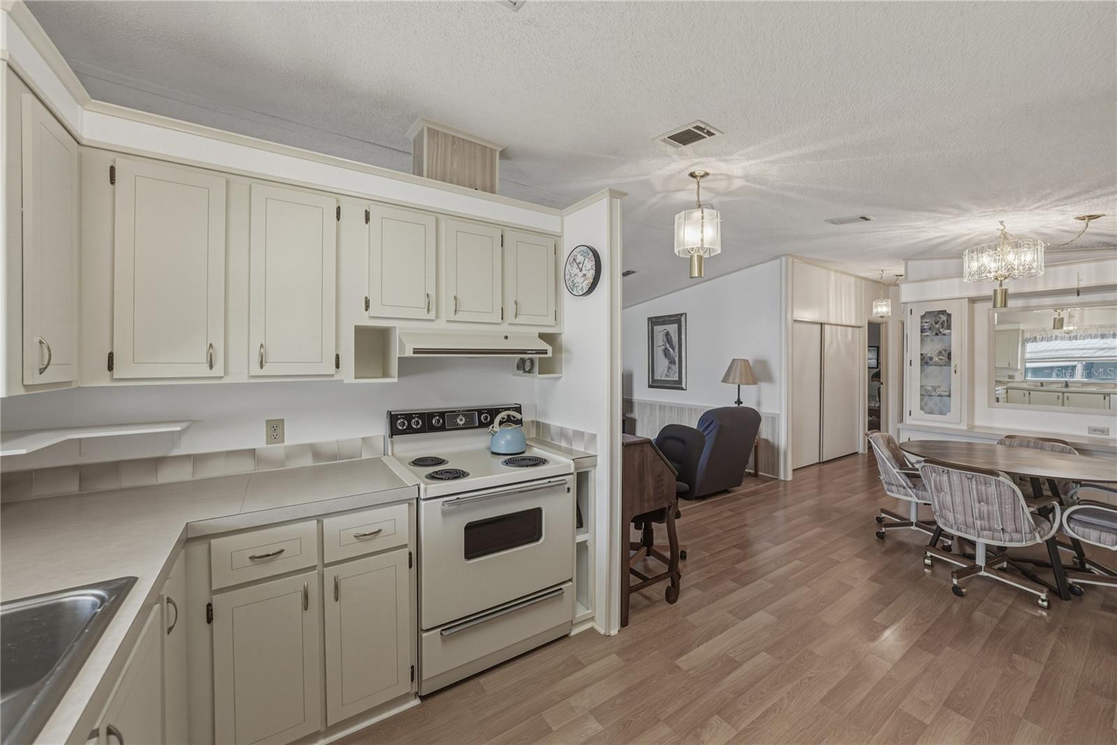 COLONY HILLS COMMUNITY - Residential