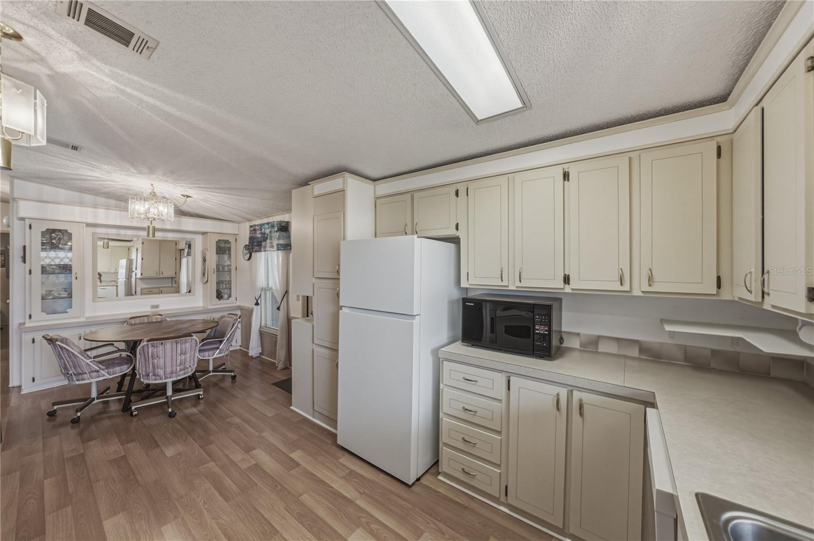 COLONY HILLS COMMUNITY - Residential