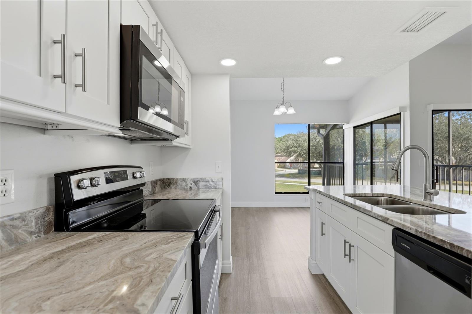 R C WORLD CONDO 01 - Residential