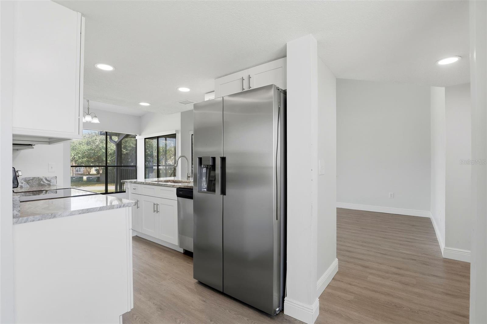 R C WORLD CONDO 01 - Residential