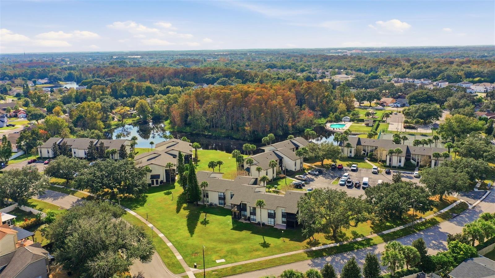 R C WORLD CONDO 01 - Residential