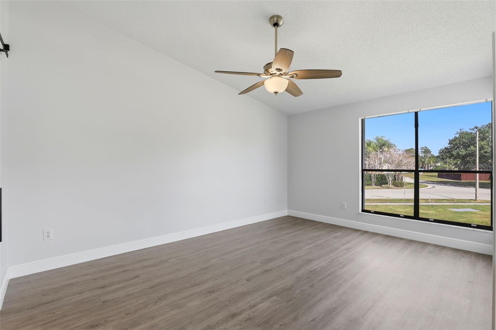 R C WORLD CONDO 01 - Residential