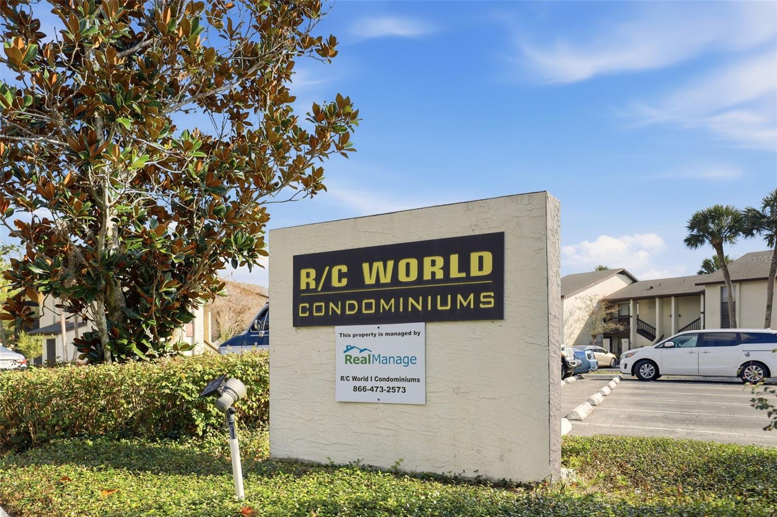 R C WORLD CONDO 01 - Residential