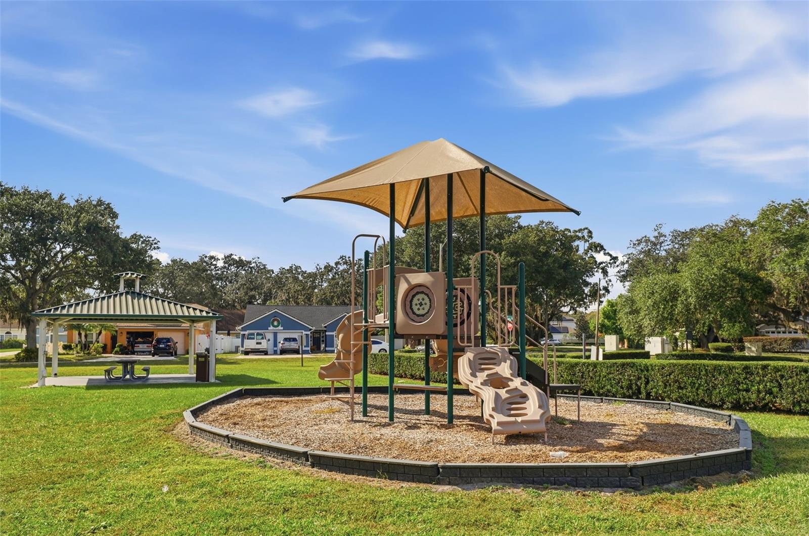 R C WORLD CONDO 01 - Residential