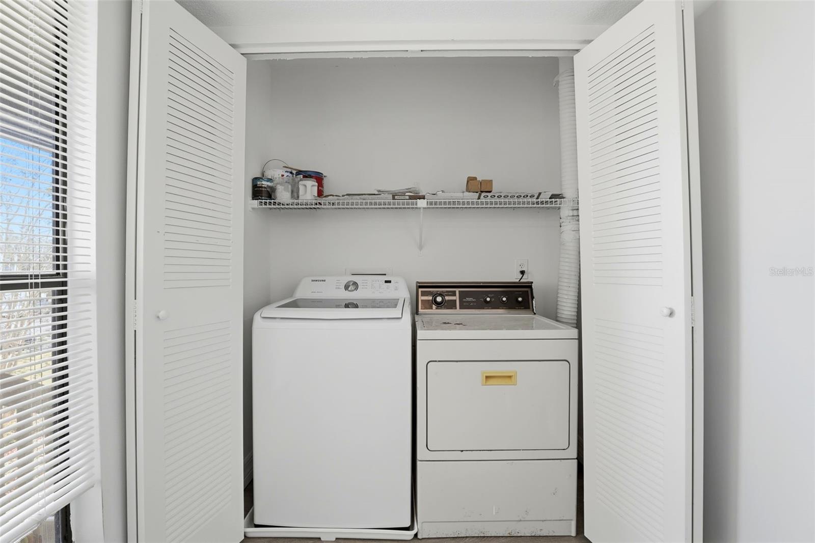 R C WORLD CONDO 01 - Residential