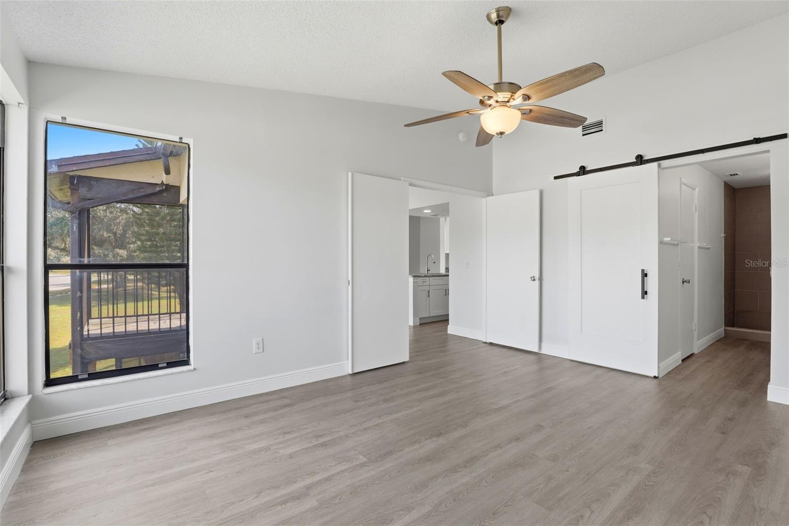 R C WORLD CONDO 01 - Residential