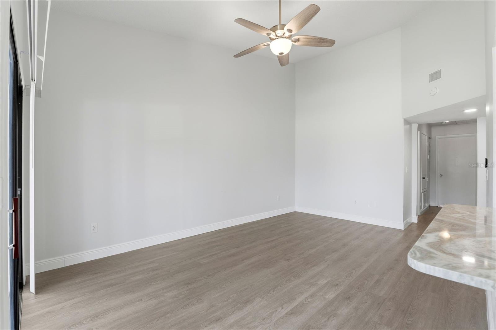 R C WORLD CONDO 01 - Residential