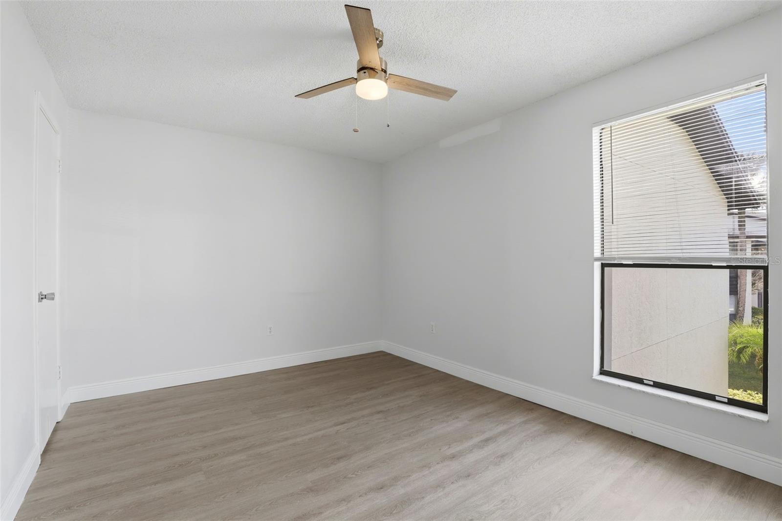 R C WORLD CONDO 01 - Residential