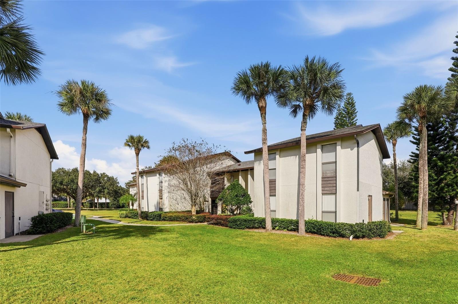 R C WORLD CONDO 01 - Residential