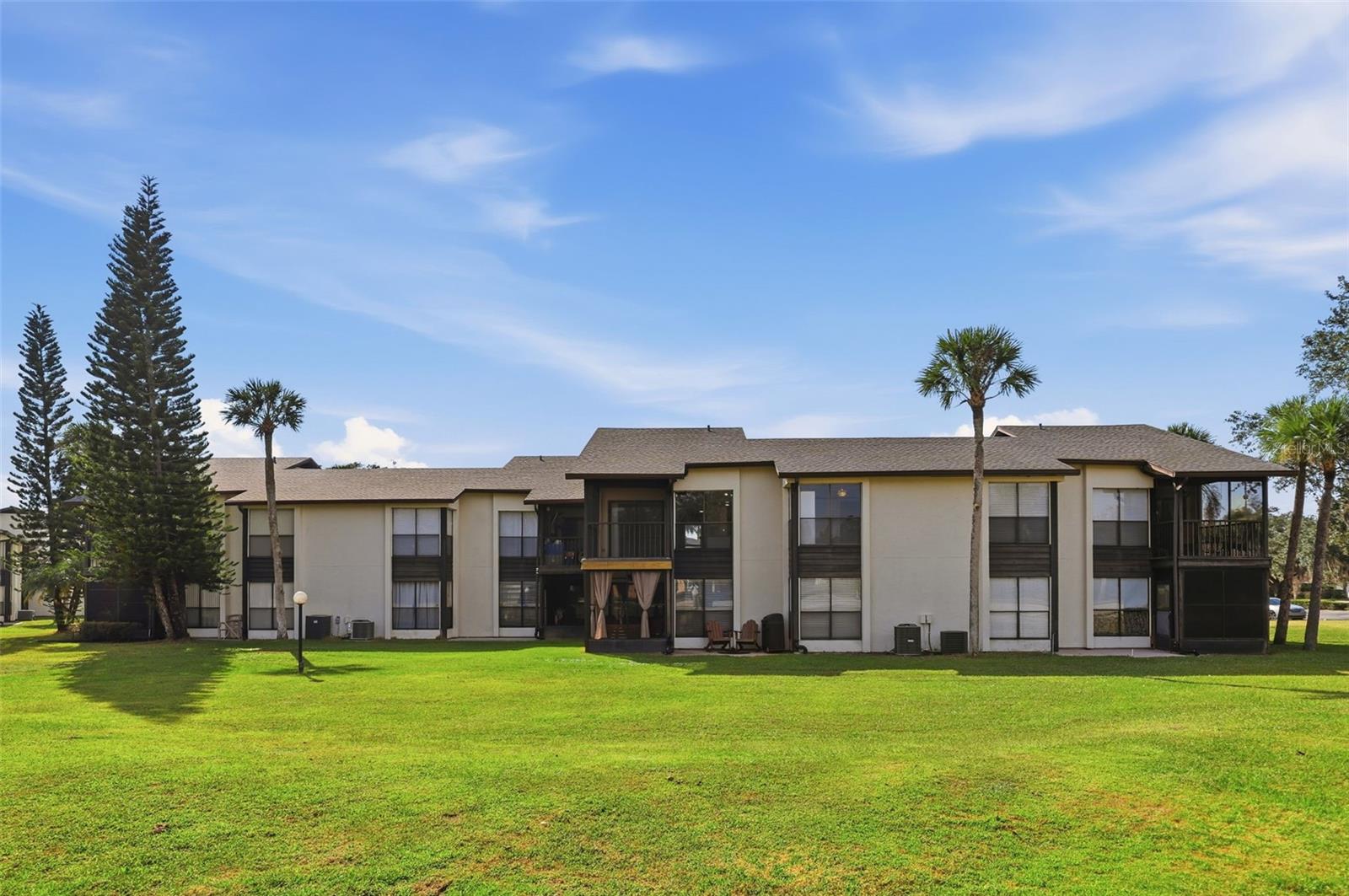 R C WORLD CONDO 01 - Residential