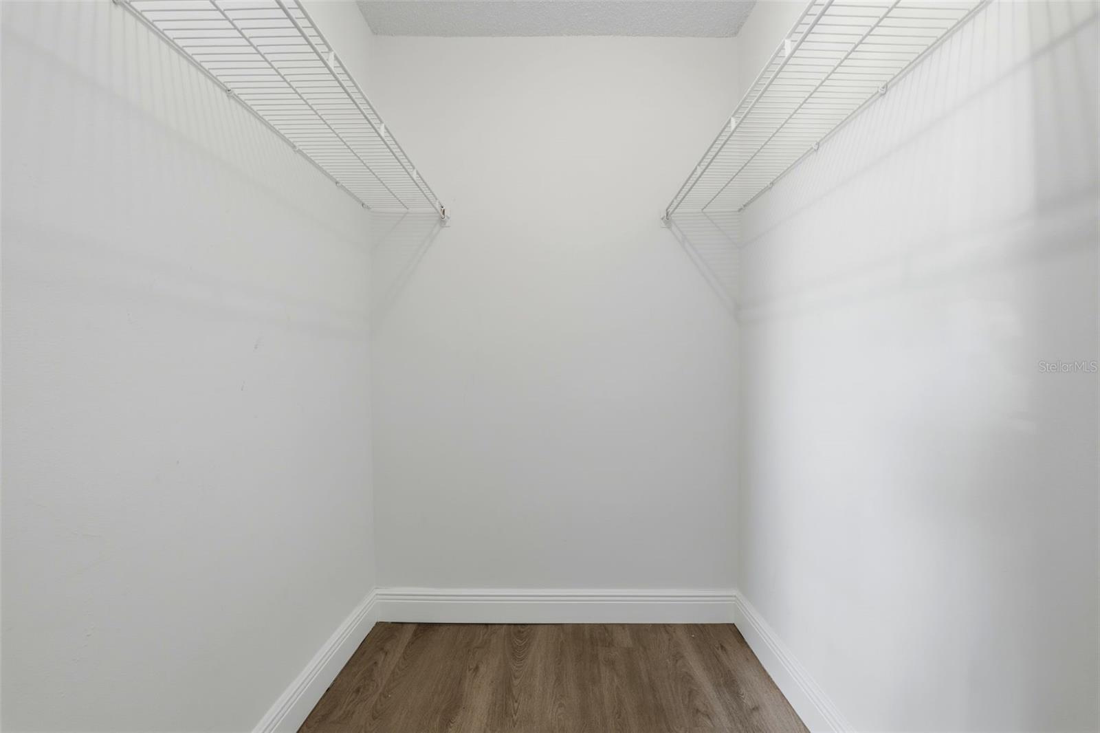 R C WORLD CONDO 01 - Residential