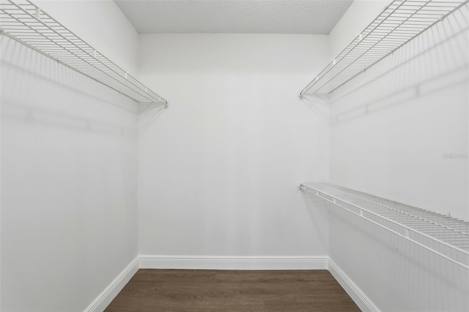 R C WORLD CONDO 01 - Residential