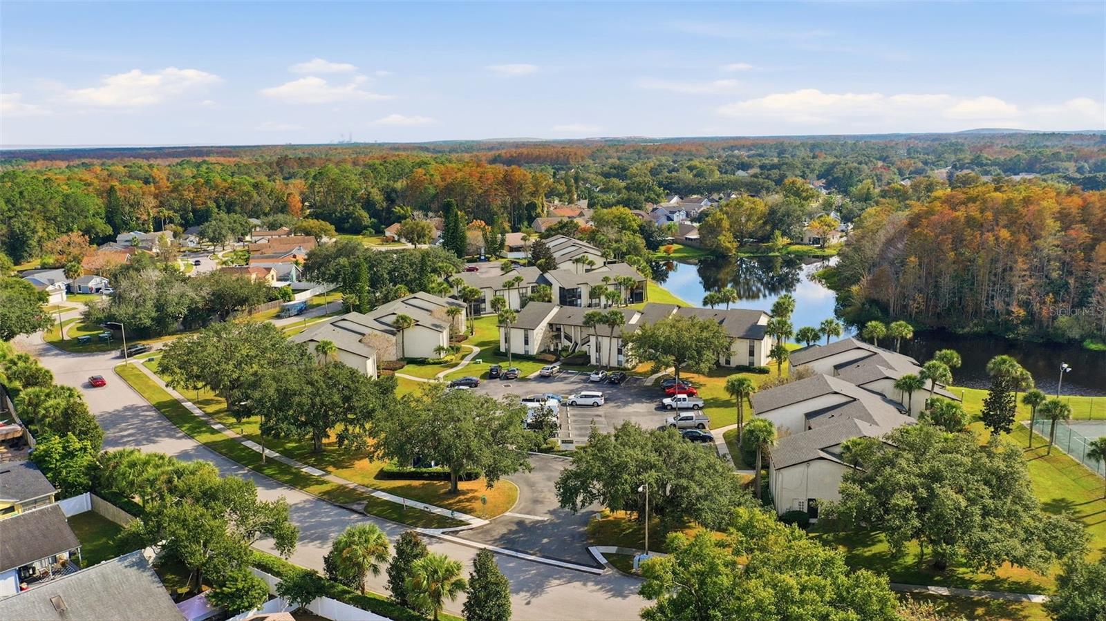 R C WORLD CONDO 01 - Residential