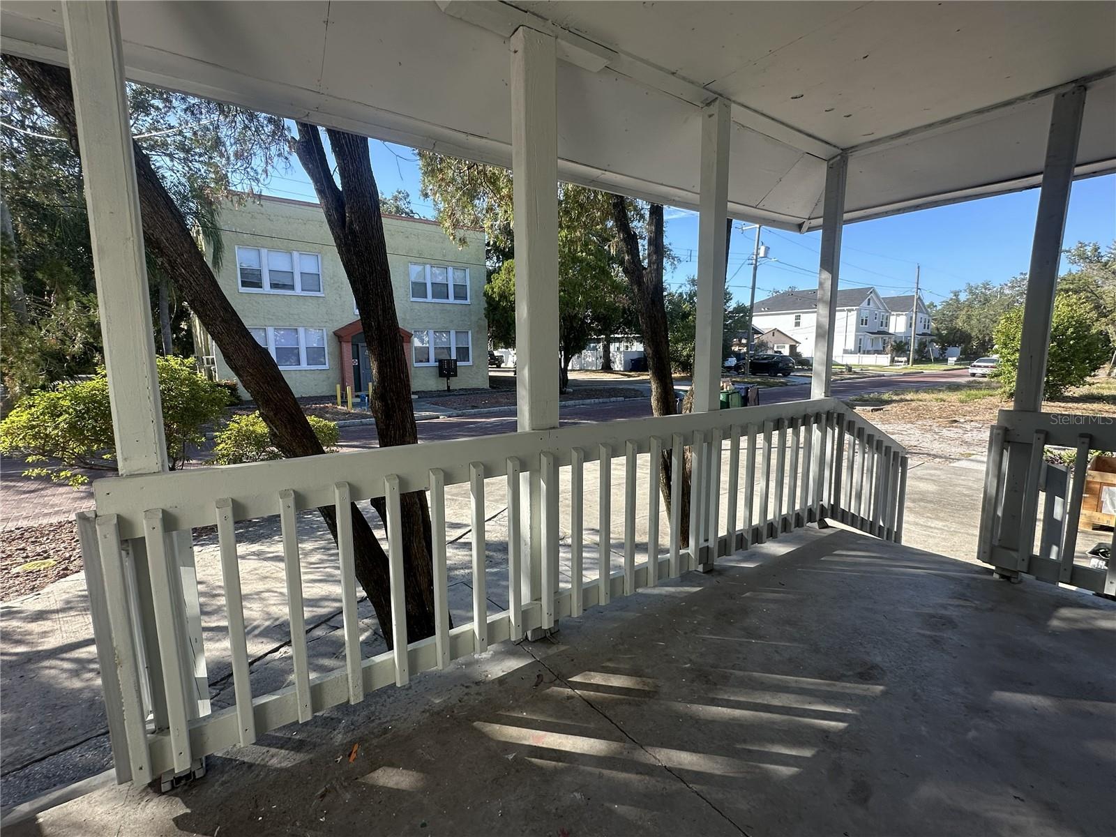 WEST LAND - Residential Lease