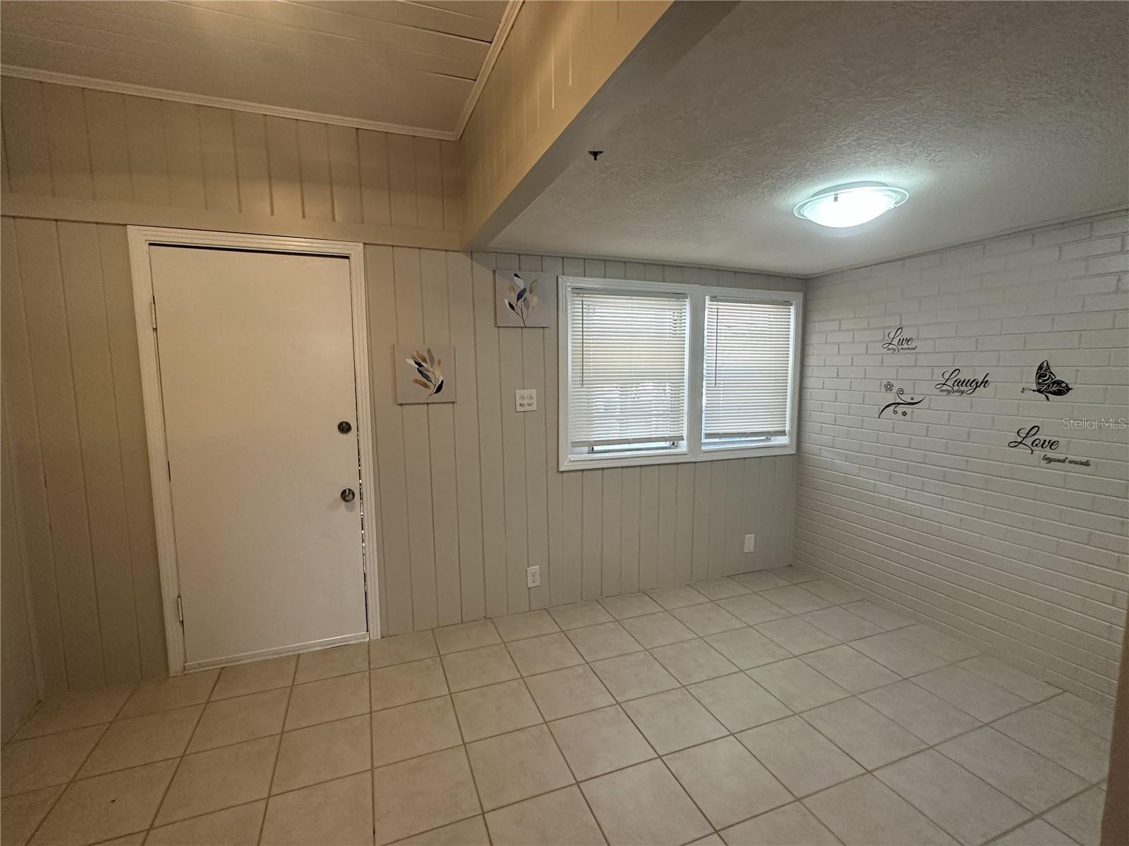 WEST LAND - Residential Lease