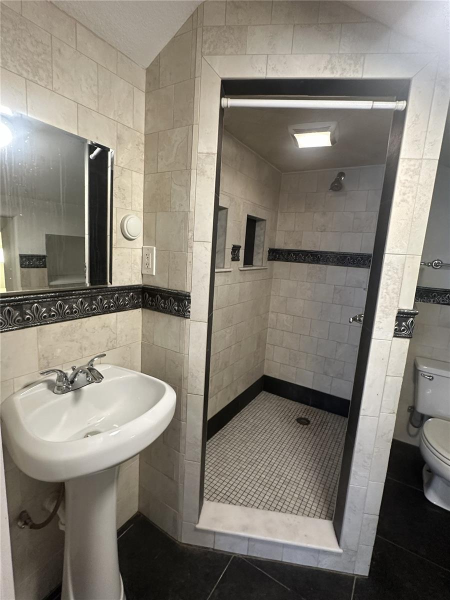 WEST LAND - Residential Lease