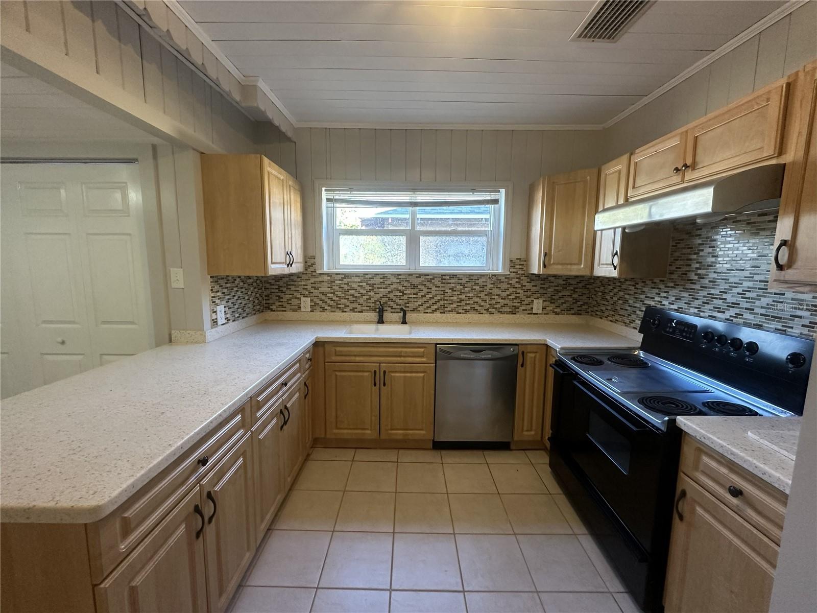 WEST LAND - Residential Lease