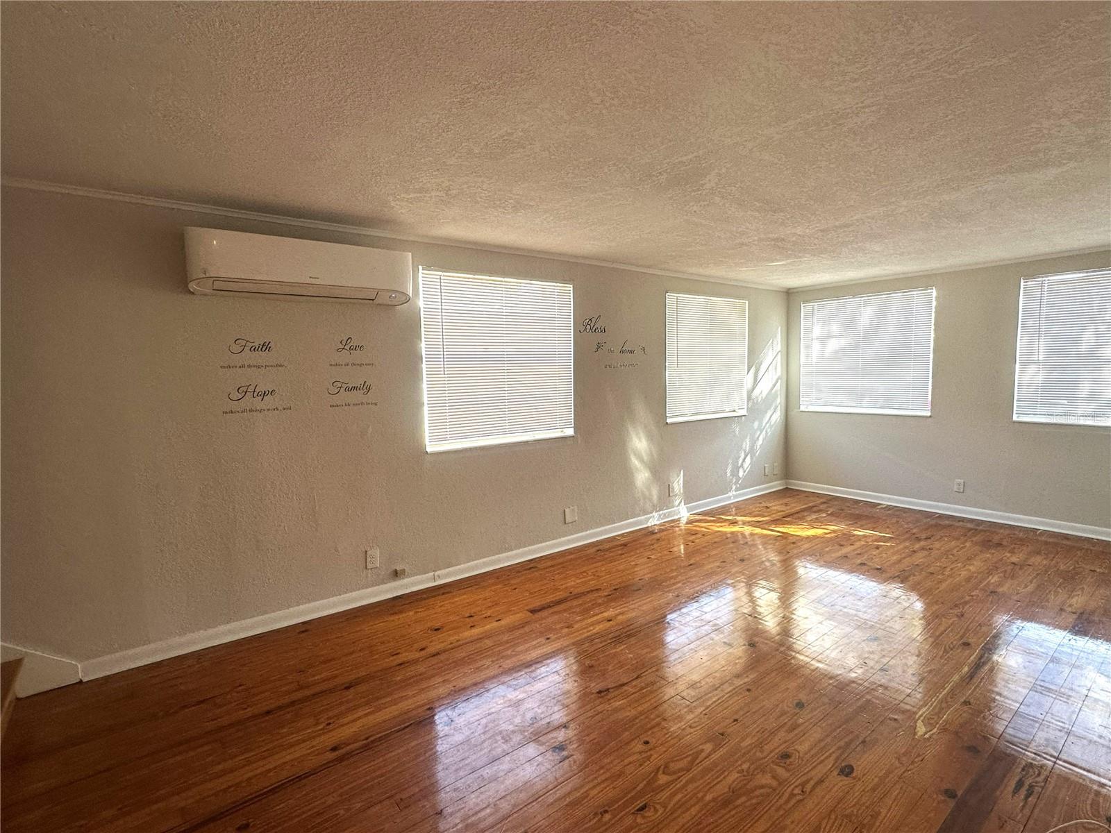 WEST LAND - Residential Lease