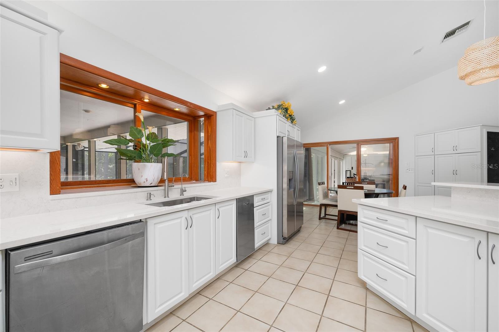 TOMOCA HILLS - Residential Lease