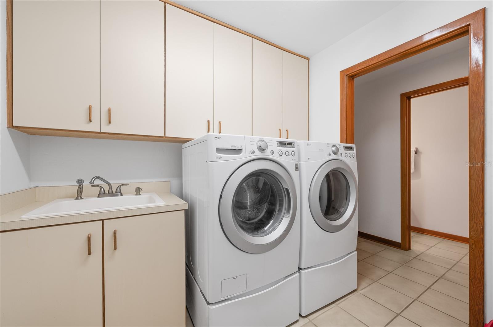 TOMOCA HILLS - Residential Lease