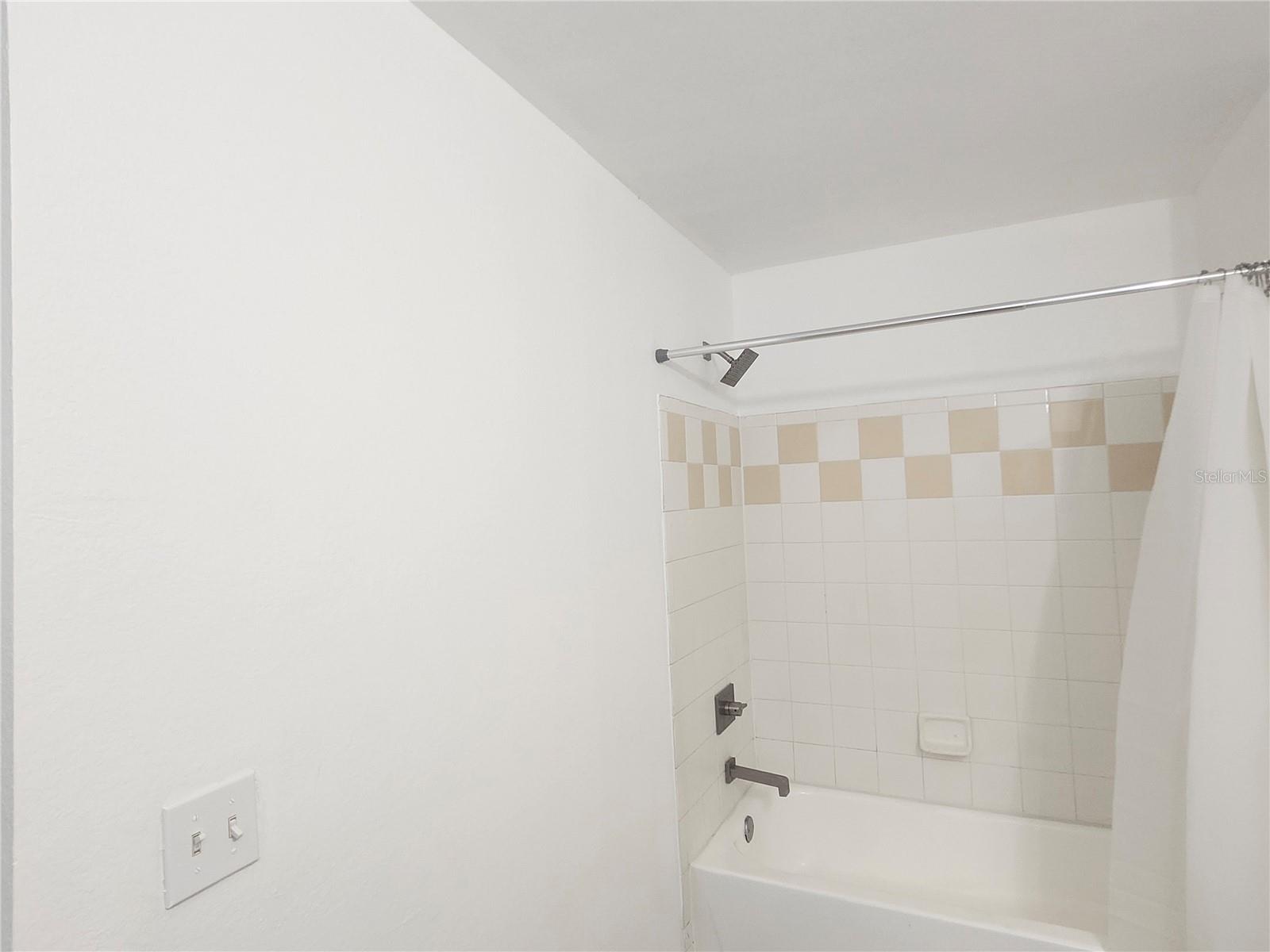 HAMPTONS/METROWEST CONDO PH 2 - Residential