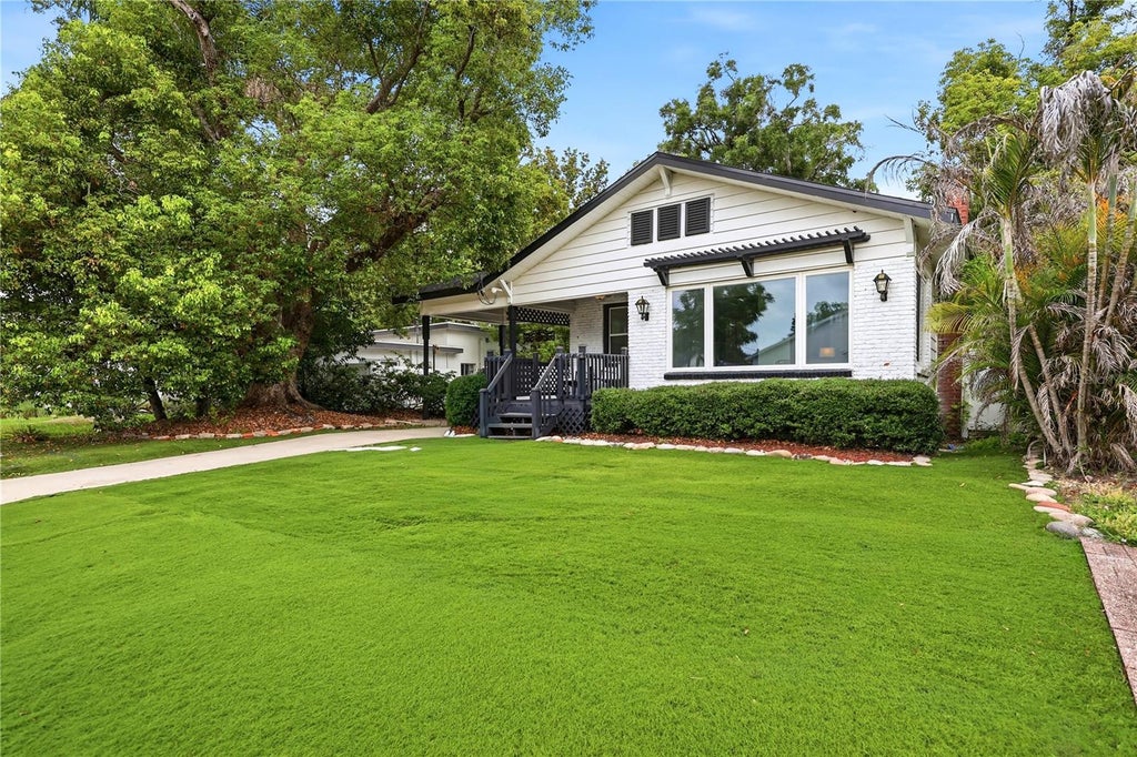Photo of 709 W Peninsular Street, Tampa, FL 33603 (MLS # TB8517767)