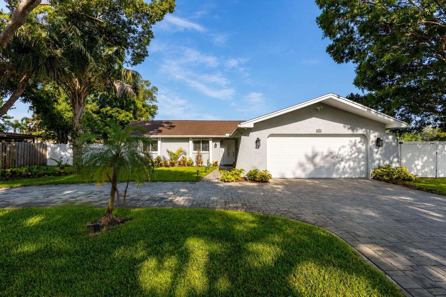 3276 FOX HILL DRIVE